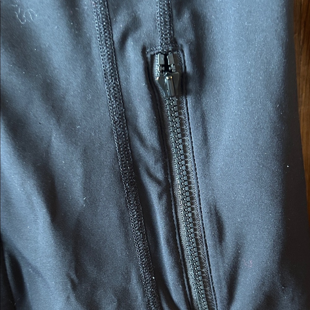 Lululemon Women's Black Jacket.   Size 6 - Picture 7 of 15